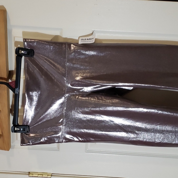 Old Navy Extra High Rise Powersoft Leggings - Picture 2 of 12